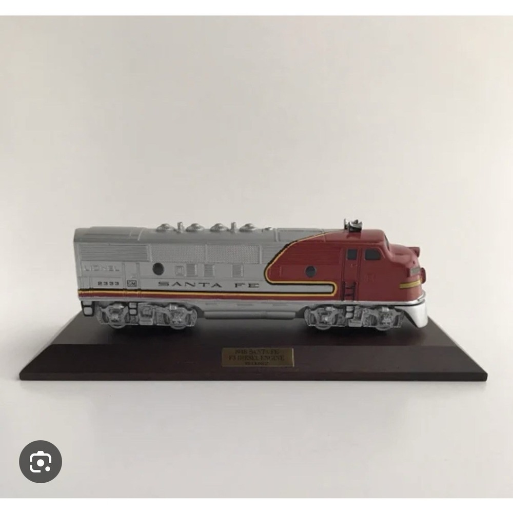 Model Avon Lionel Santa Fe F3 Diesel Locomotive Red/Silver w/ Base